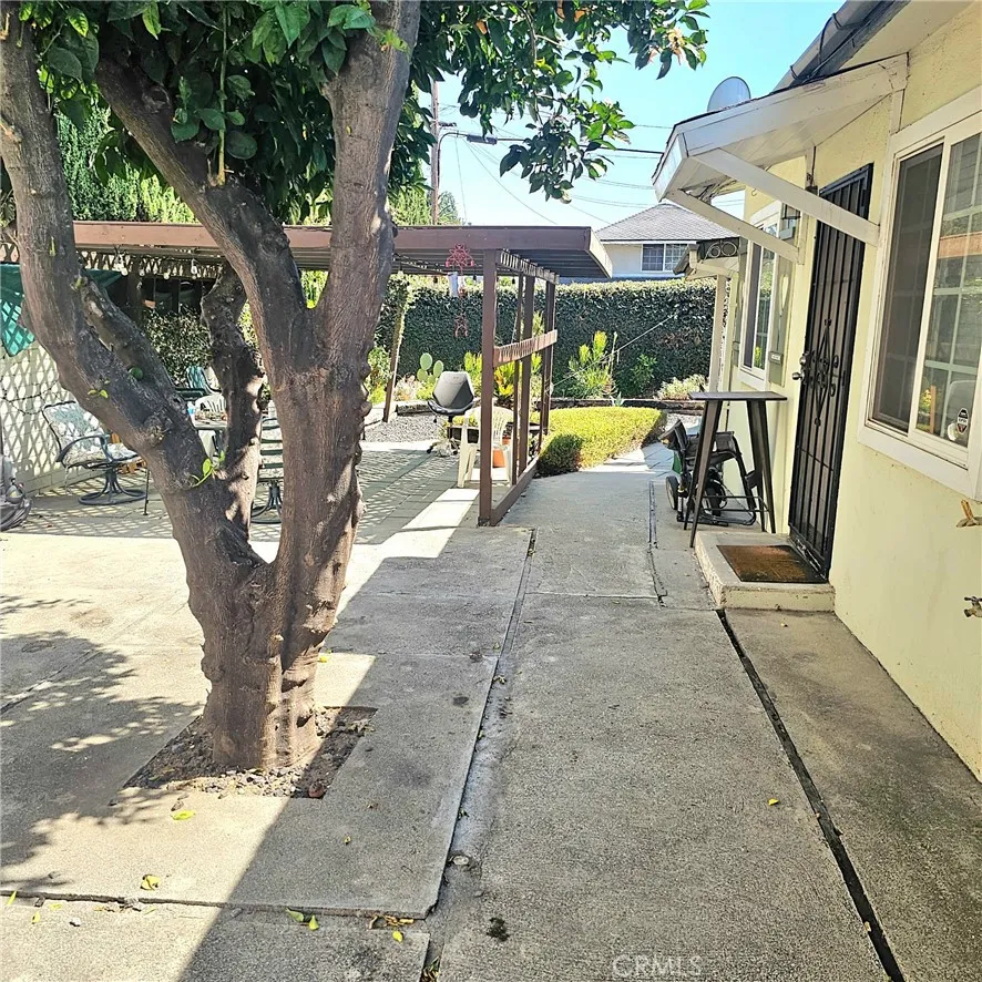 2056 E Villa Pasadena, CA 91107