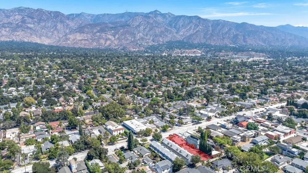 2056 E Villa Pasadena, CA 91107