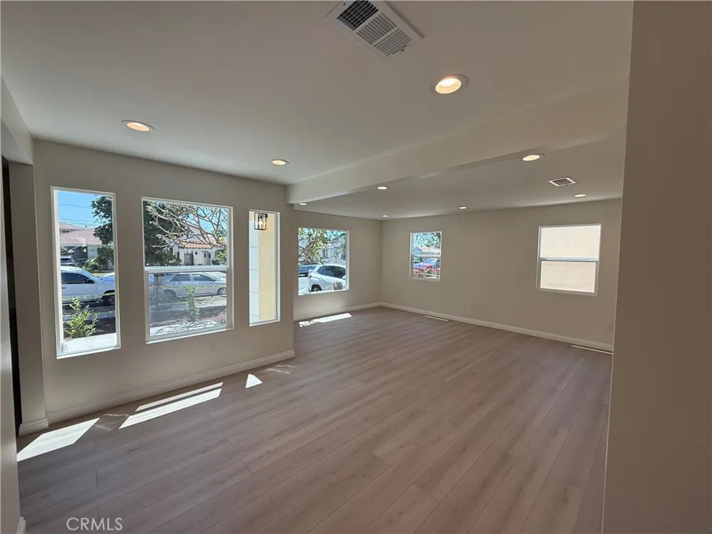 8955 San Luis South Gate, CA 90280