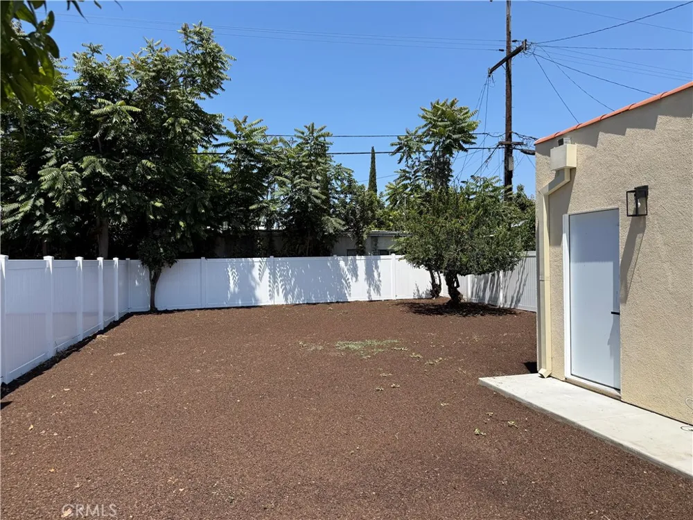8955 San Luis South Gate, CA 90280