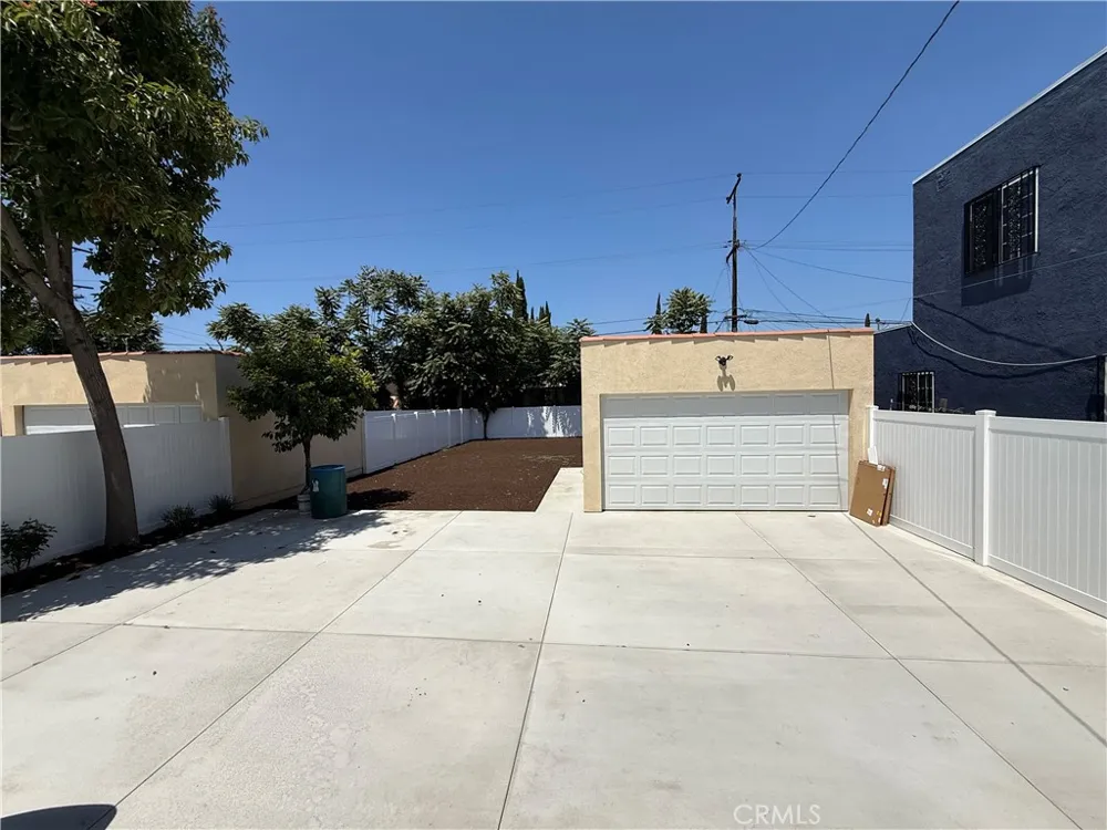 8955 San Luis South Gate, CA 90280