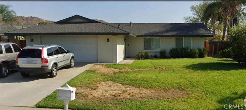 4263 Baggett Riverside, CA 92505