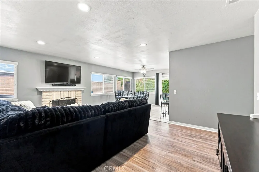 4263 Baggett Riverside, CA 92505
