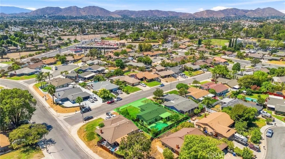 4263 Baggett Riverside, CA 92505