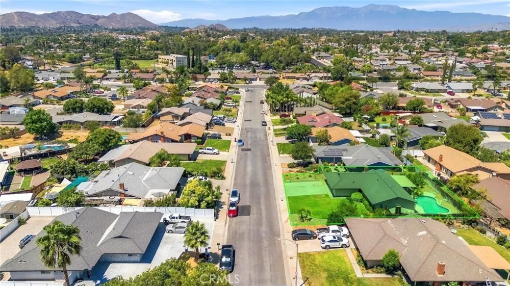 4263 Baggett Riverside, CA 92505