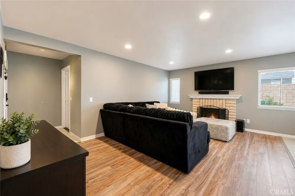 4263 Baggett Riverside, CA 92505
