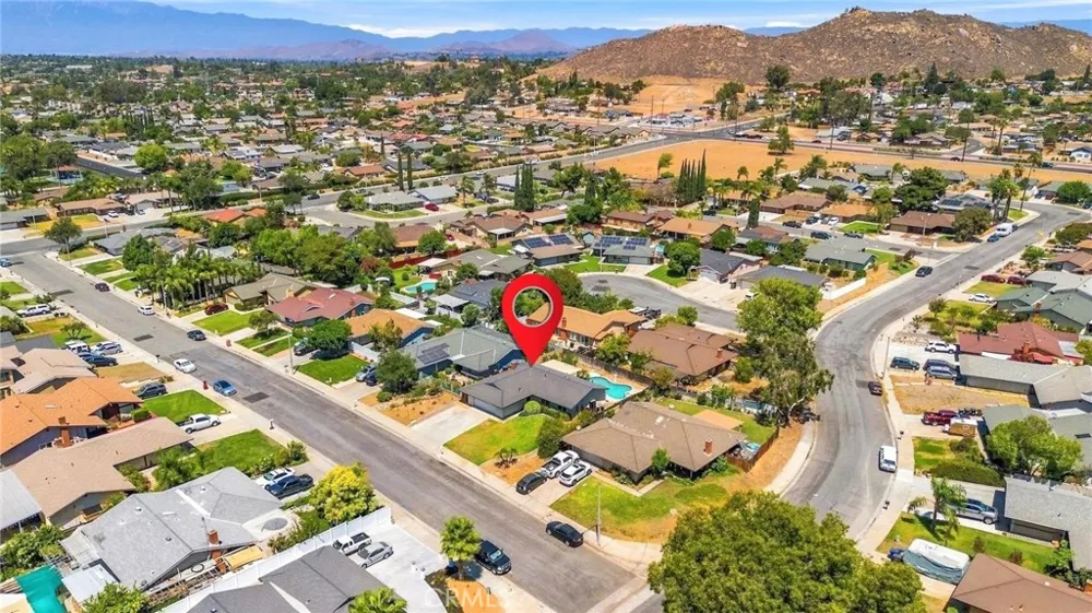 4263 Baggett Riverside, CA 92505