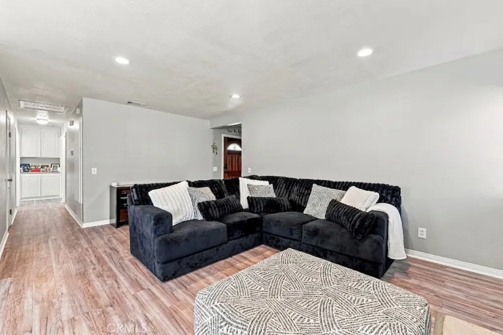4263 Baggett Riverside, CA 92505