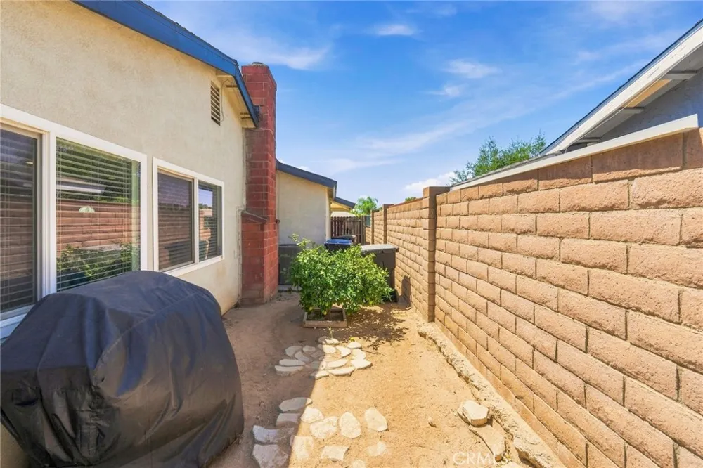 4263 Baggett Riverside, CA 92505
