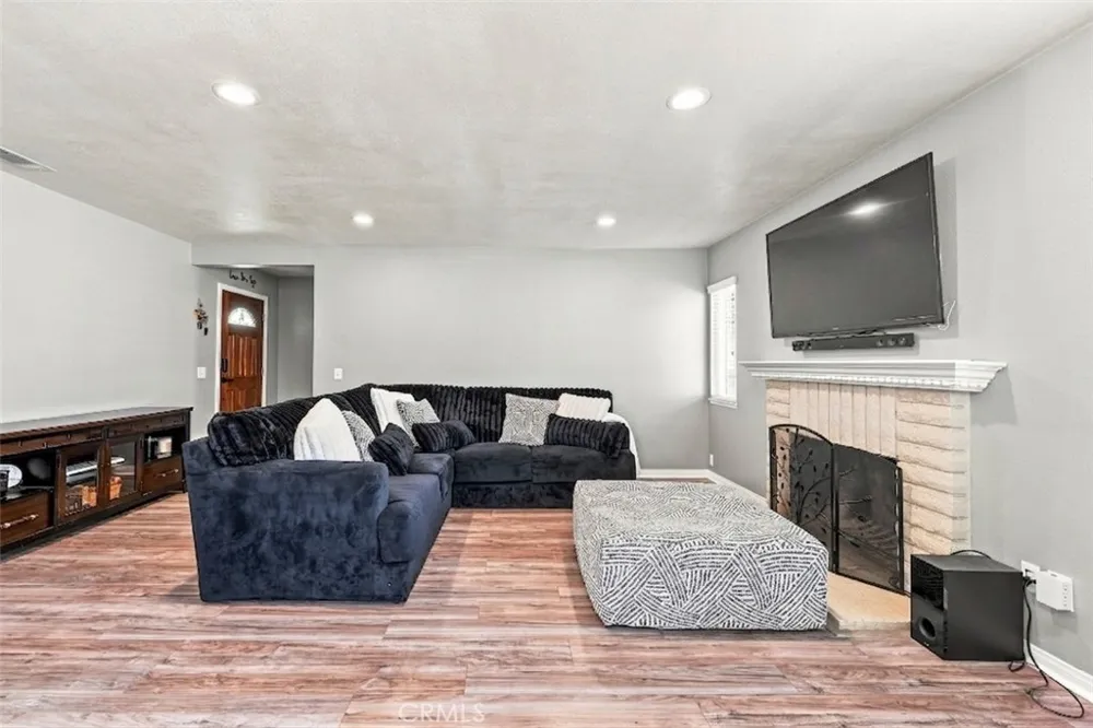 4263 Baggett Riverside, CA 92505