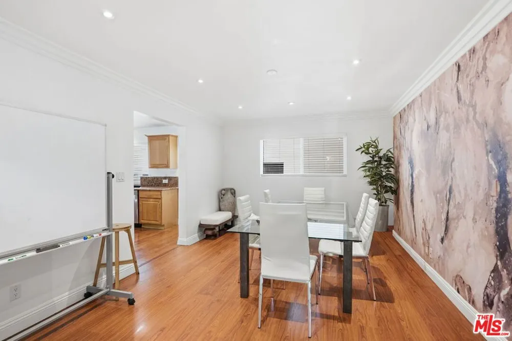 18202 Lake Encino Drive Encino, CA 91316