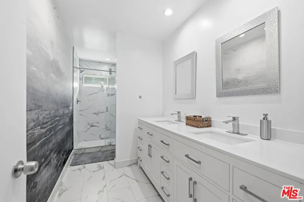 18202 Lake Encino Drive Encino, CA 91316
