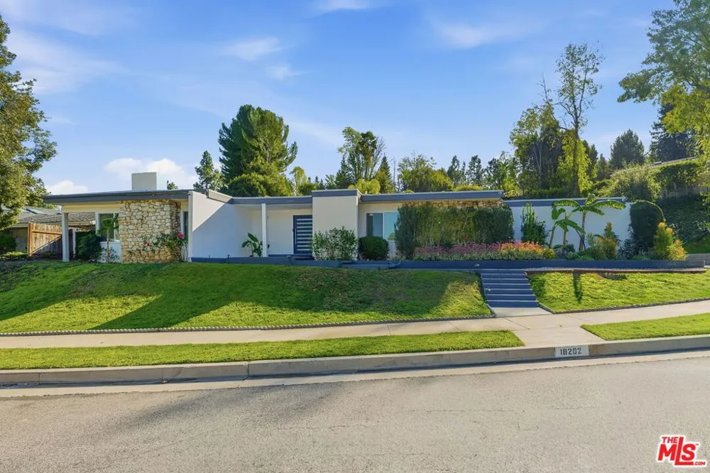18202 Lake Encino Drive Encino, CA 91316