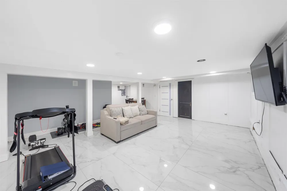 61-63 KEER AVE Newark, NJ 07112
