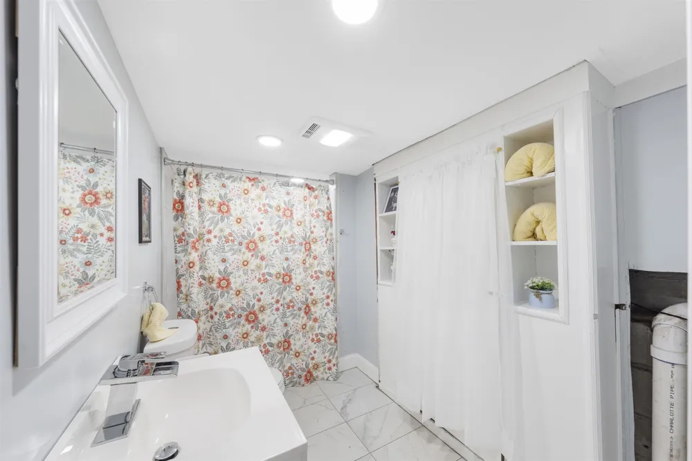 61-63 KEER AVE Newark, NJ 07112