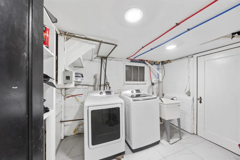 61-63 KEER AVE Newark, NJ 07112