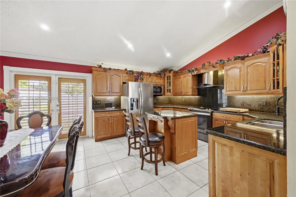 8635 SW 15th St Pembroke Pines, FL 33025