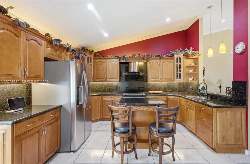 8635 SW 15th St Pembroke Pines, FL 33025