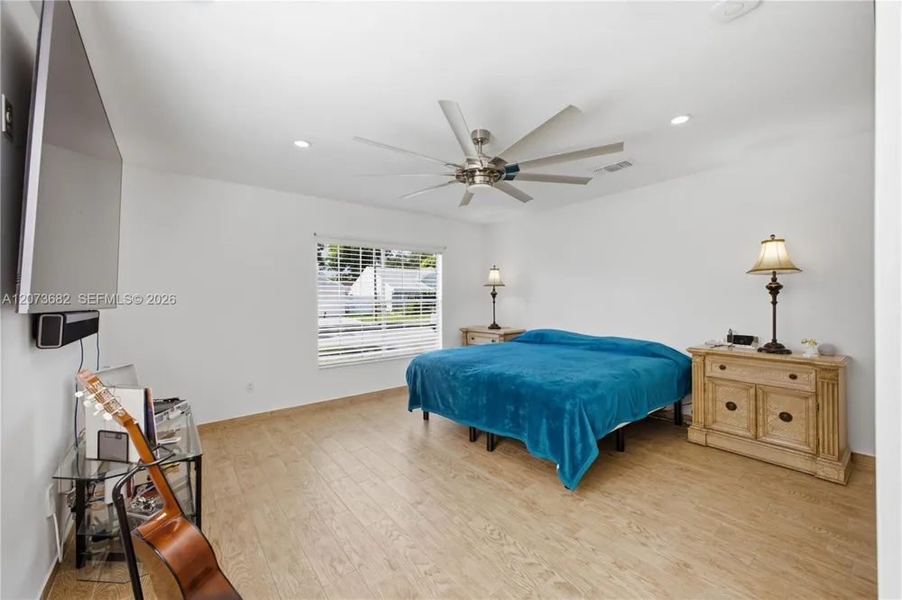 8635 SW 15th St Pembroke Pines, FL 33025