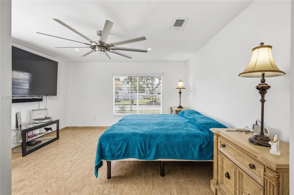 8635 SW 15th St Pembroke Pines, FL 33025