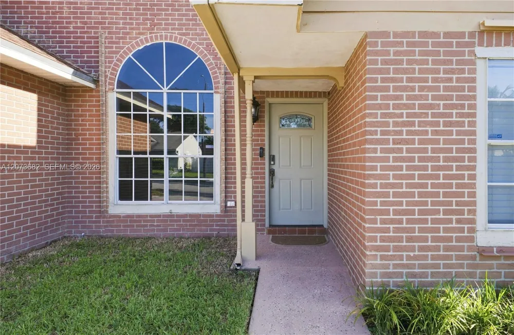 8635 SW 15th St Pembroke Pines, FL 33025