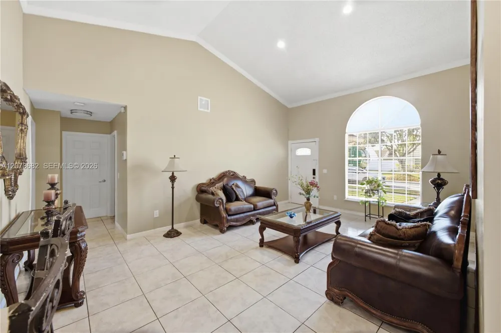8635 SW 15th St Pembroke Pines, FL 33025