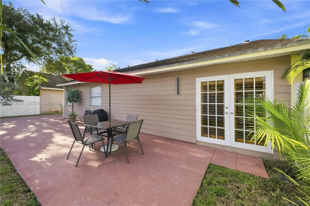 8635 SW 15th St Pembroke Pines, FL 33025