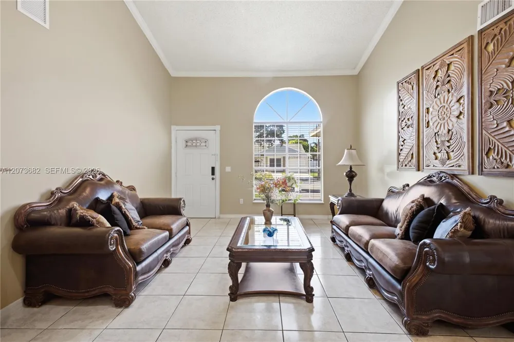 8635 SW 15th St Pembroke Pines, FL 33025