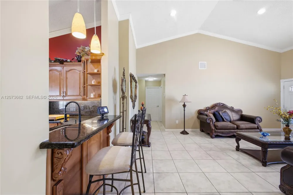 8635 SW 15th St Pembroke Pines, FL 33025