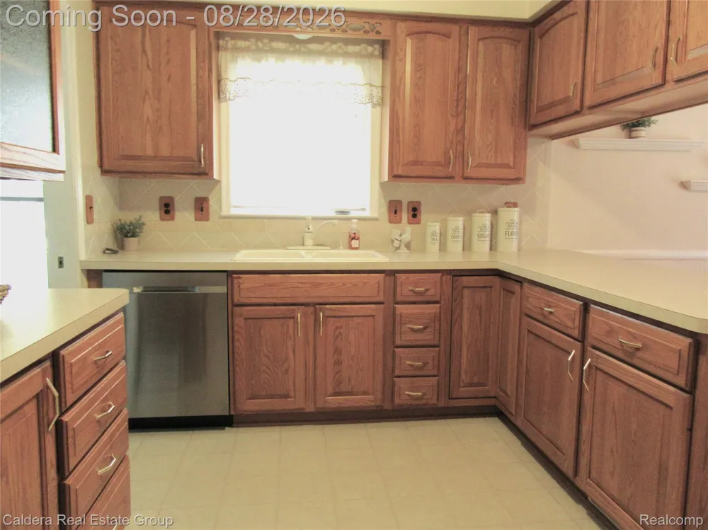 3208 Glenview Avenue Royal Oak City, MI 48073