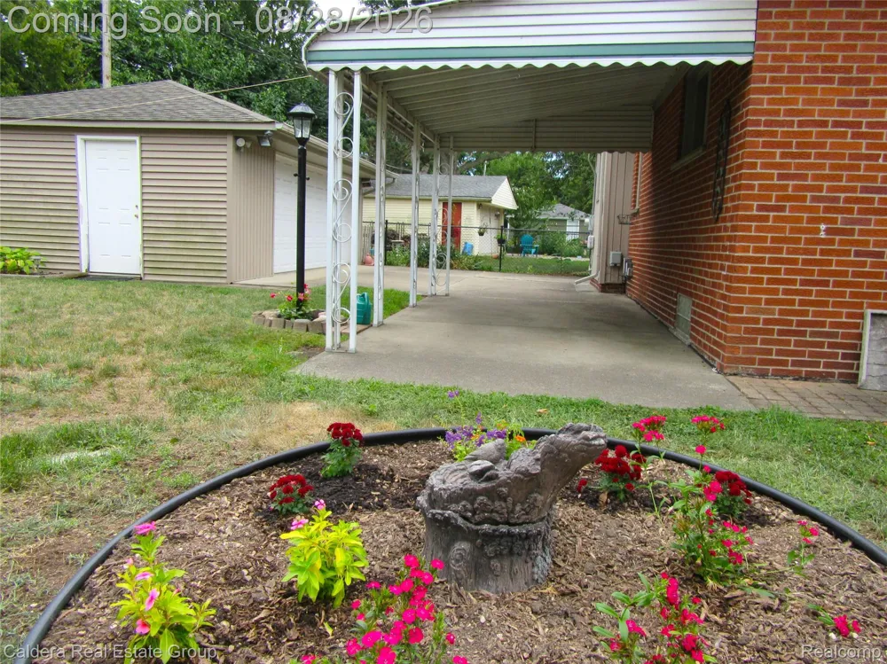 3208 Glenview Avenue Royal Oak City, MI 48073
