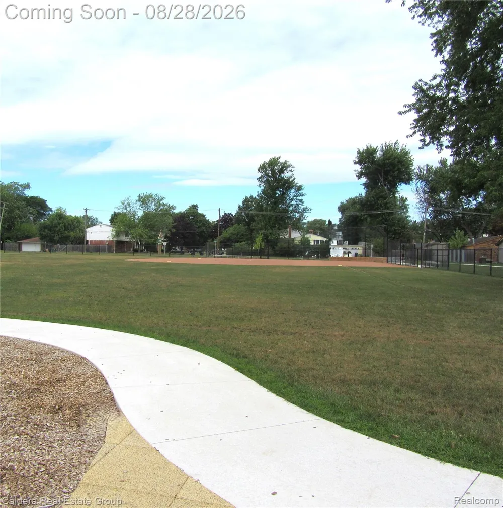 3208 Glenview Avenue Royal Oak City, MI 48073