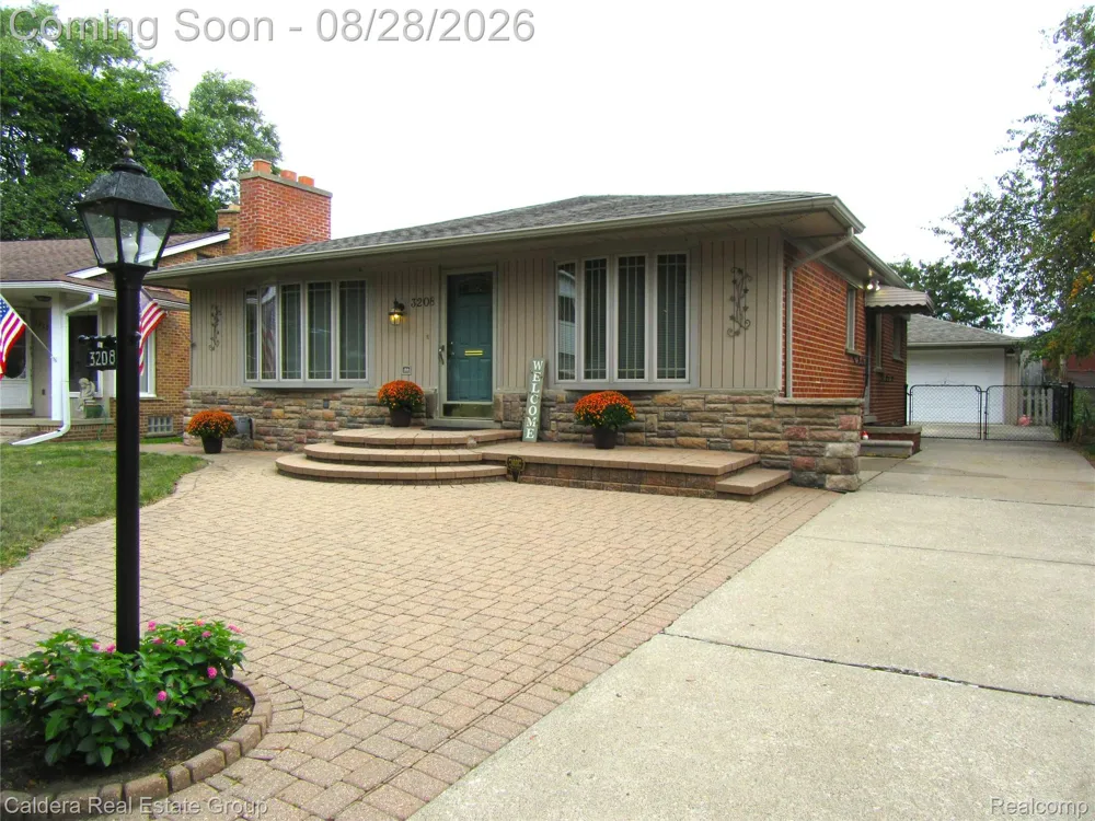 3208 Glenview Avenue Royal Oak City, MI 48073