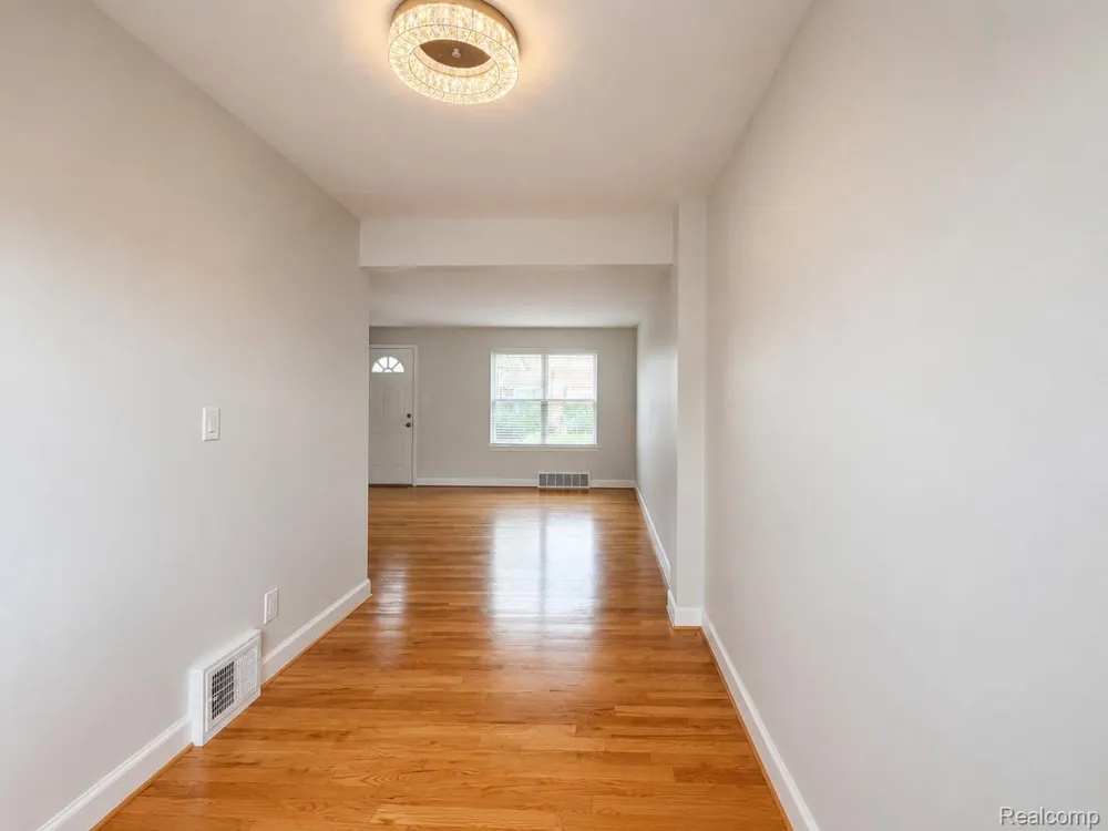 3352 Coolidge Highway #11 Royal Oak City, MI 48073