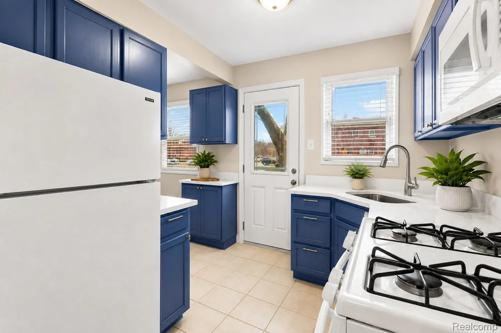 3352 Coolidge Highway #11 Royal Oak City, MI 48073