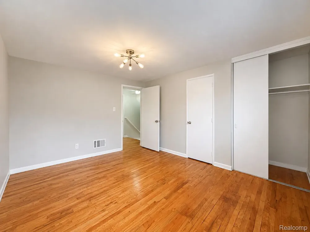 3352 Coolidge Highway #11 Royal Oak City, MI 48073