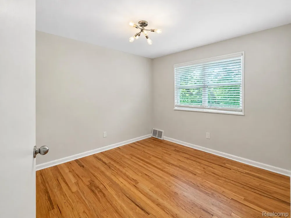 3352 Coolidge Highway #11 Royal Oak City, MI 48073
