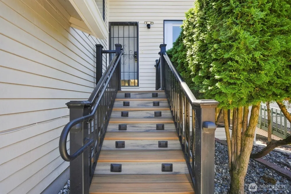 1011 28th Place Renton, WA 98056