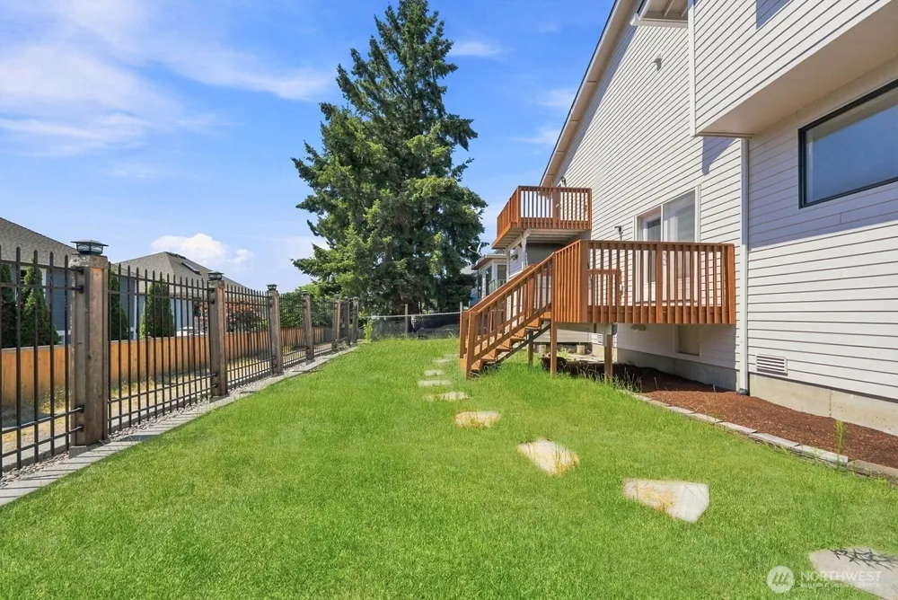 1011 28th Place Renton, WA 98056