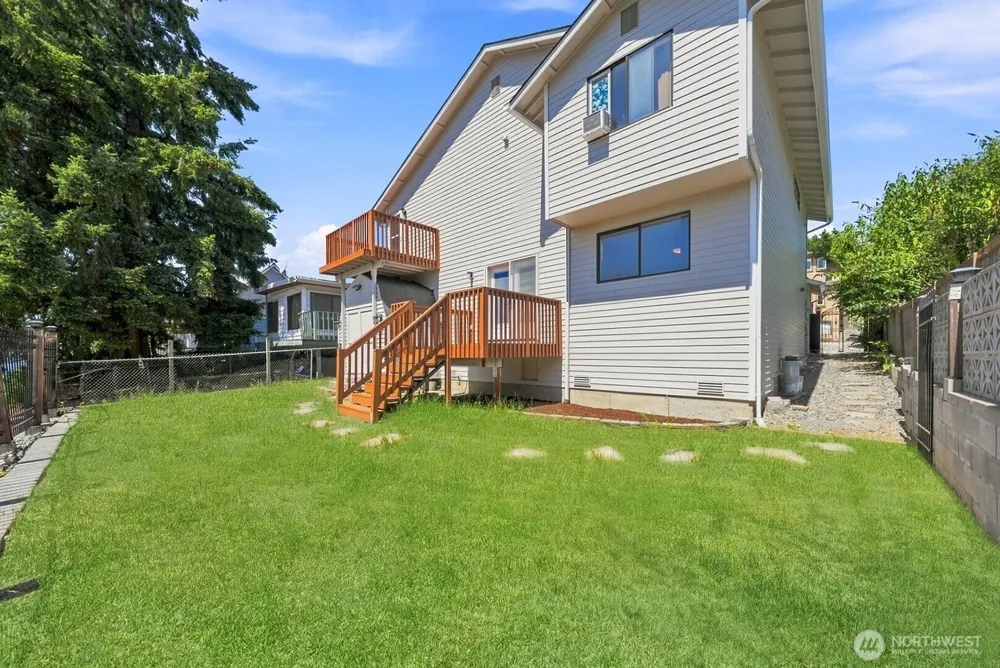 1011 28th Place Renton, WA 98056