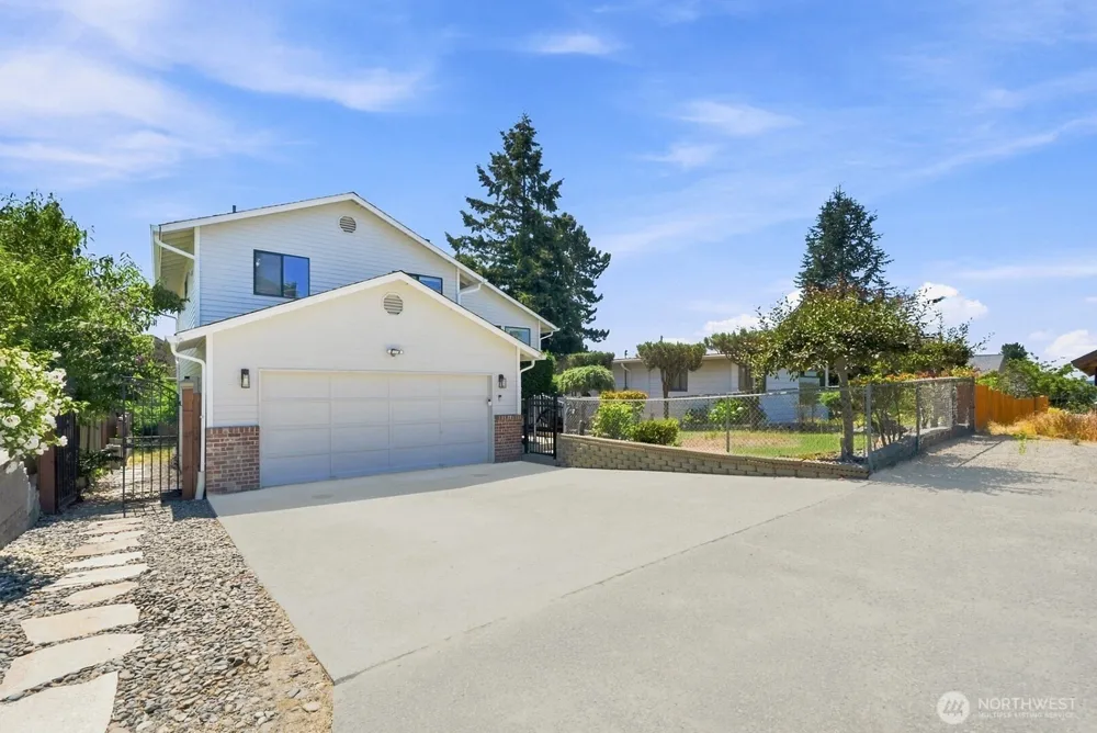 1011 28th Place Renton, WA 98056