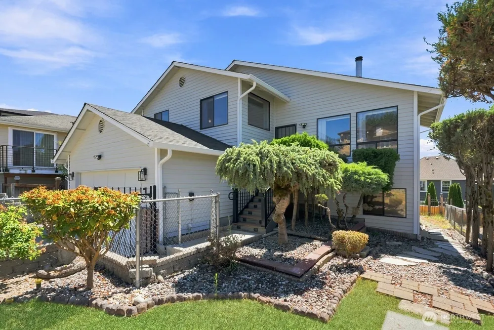 1011 28th Place Renton, WA 98056