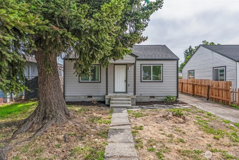 256 28th Avenue Longview, WA 98632