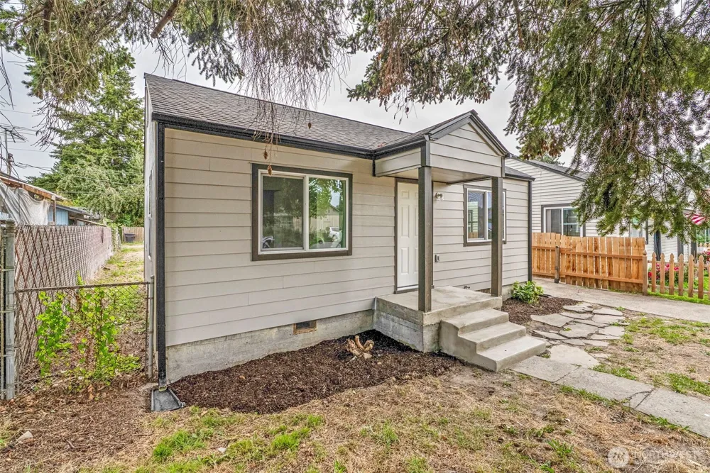 256 28th Avenue Longview, WA 98632