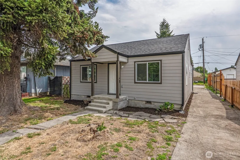 256 28th Avenue Longview, WA 98632