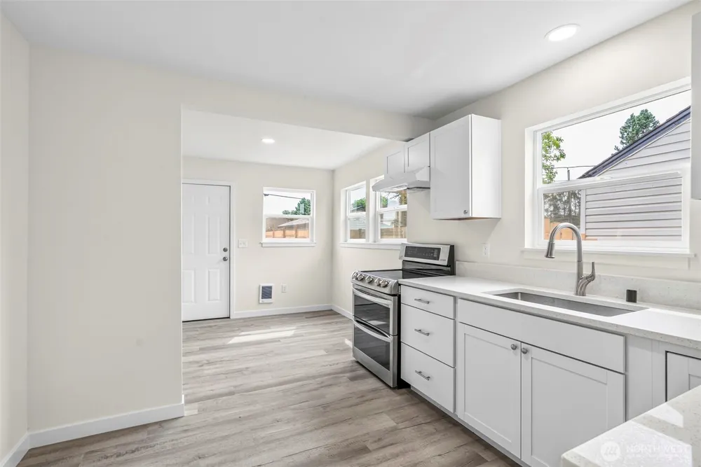 256 28th Avenue Longview, WA 98632