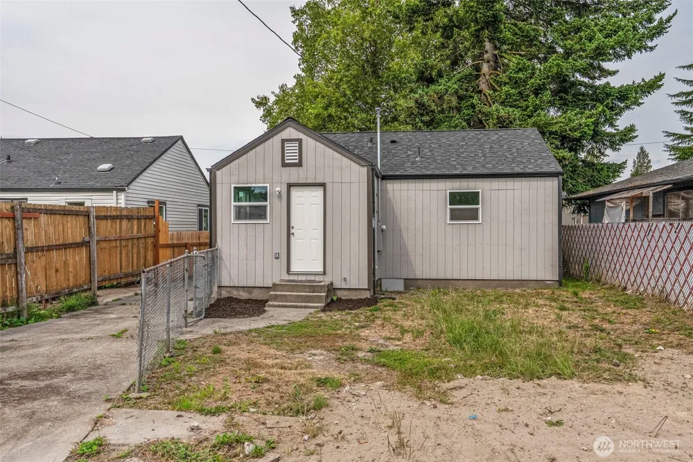 256 28th Avenue Longview, WA 98632