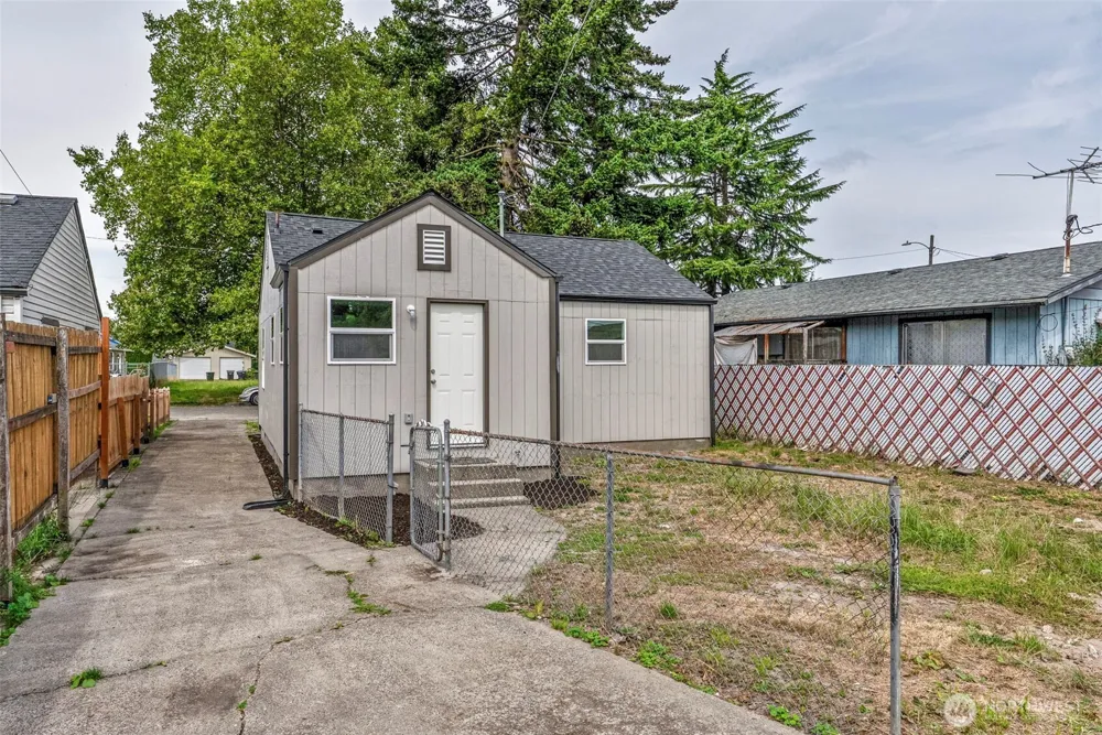 256 28th Avenue Longview, WA 98632