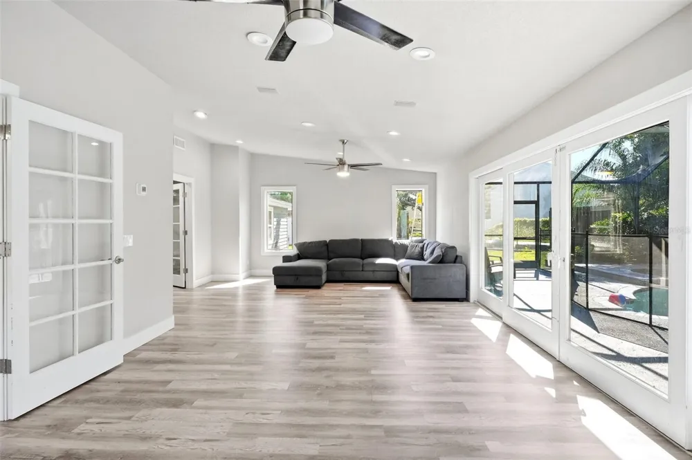 13536 LAKE MAGDALENE DRIVE Tampa, FL 33613