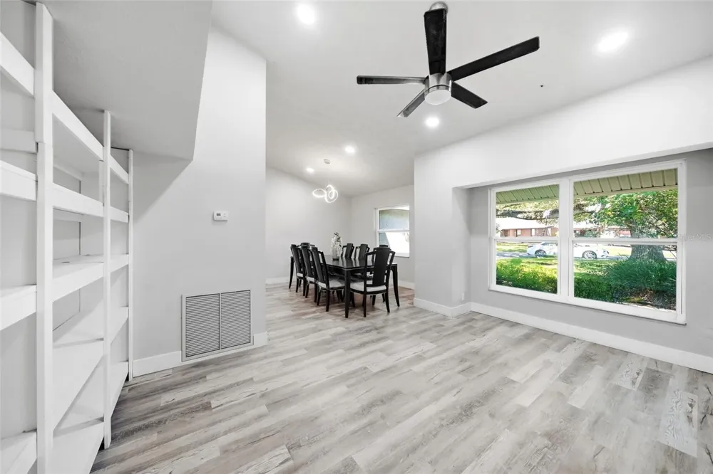 13536 LAKE MAGDALENE DRIVE Tampa, FL 33613